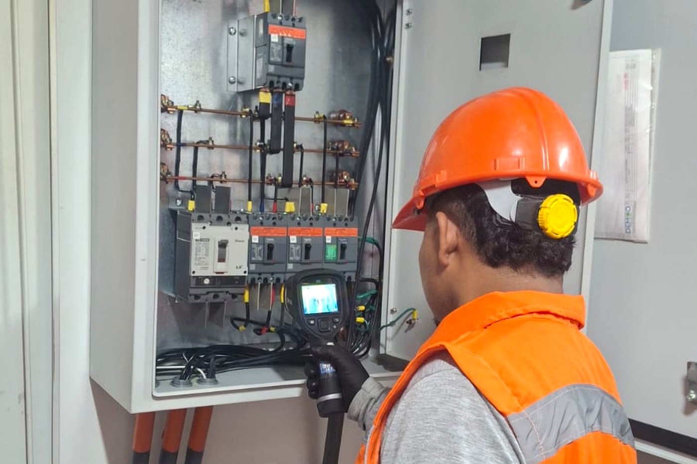 Breakers — servicio profesional de REMODEL BIS en Barranquilla