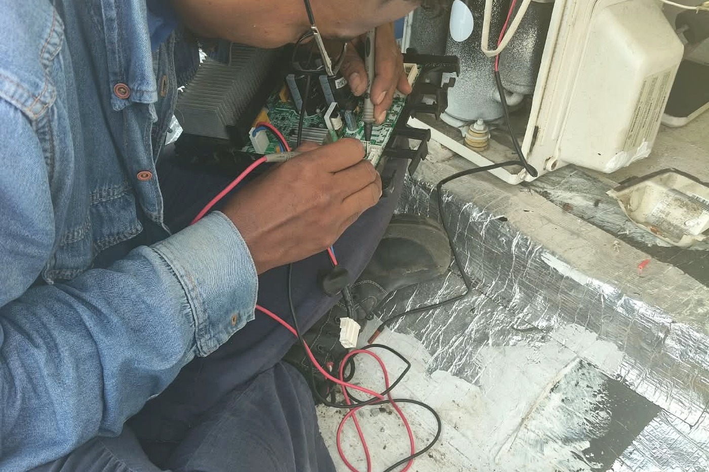 Reparación de tarjetas electrónicas — servicio profesional de REMODEL BIS en Barranquilla